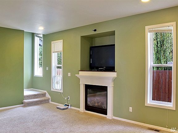3rd image of 808 Woodford Ave N