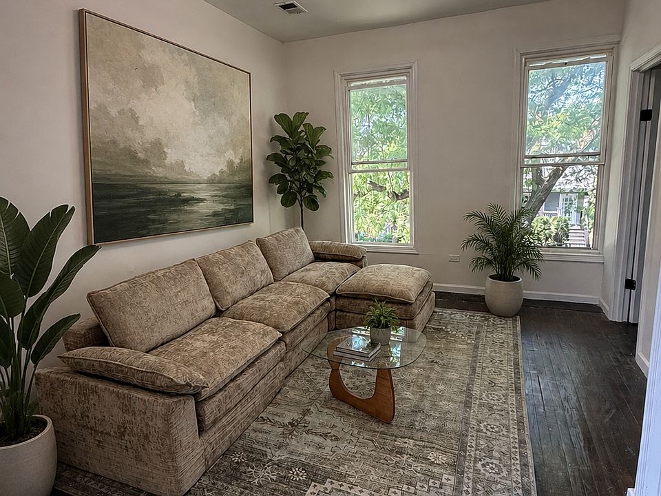 1st image of 1619 N Whipple St #2