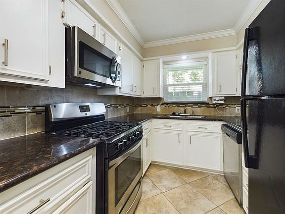 4th image of 2322 Coryell St