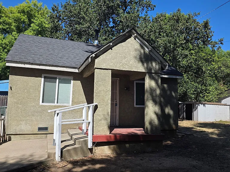 2050 Bransetter 5410 Cedars Rd — Photo 1
