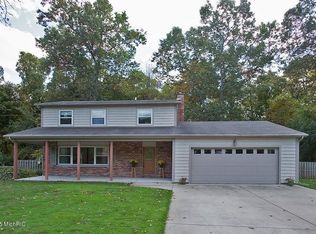 8107 Heritage Dr, Kalamazoo, MI 49009