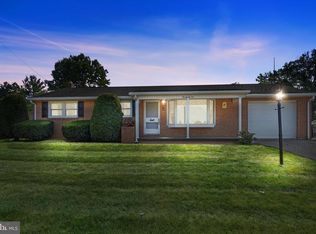 2210 Sycamore Rd, York, PA 17408