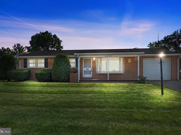 2210 Sycamore Rd, York, PA 17408