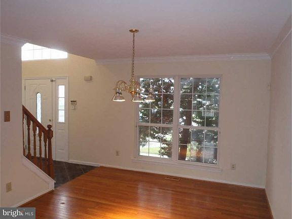 5th image of 7 Brook Dr