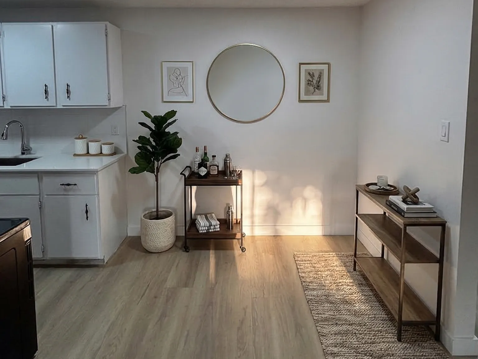 Cedarcrest Manor - 690 28 Street West — Photo 2