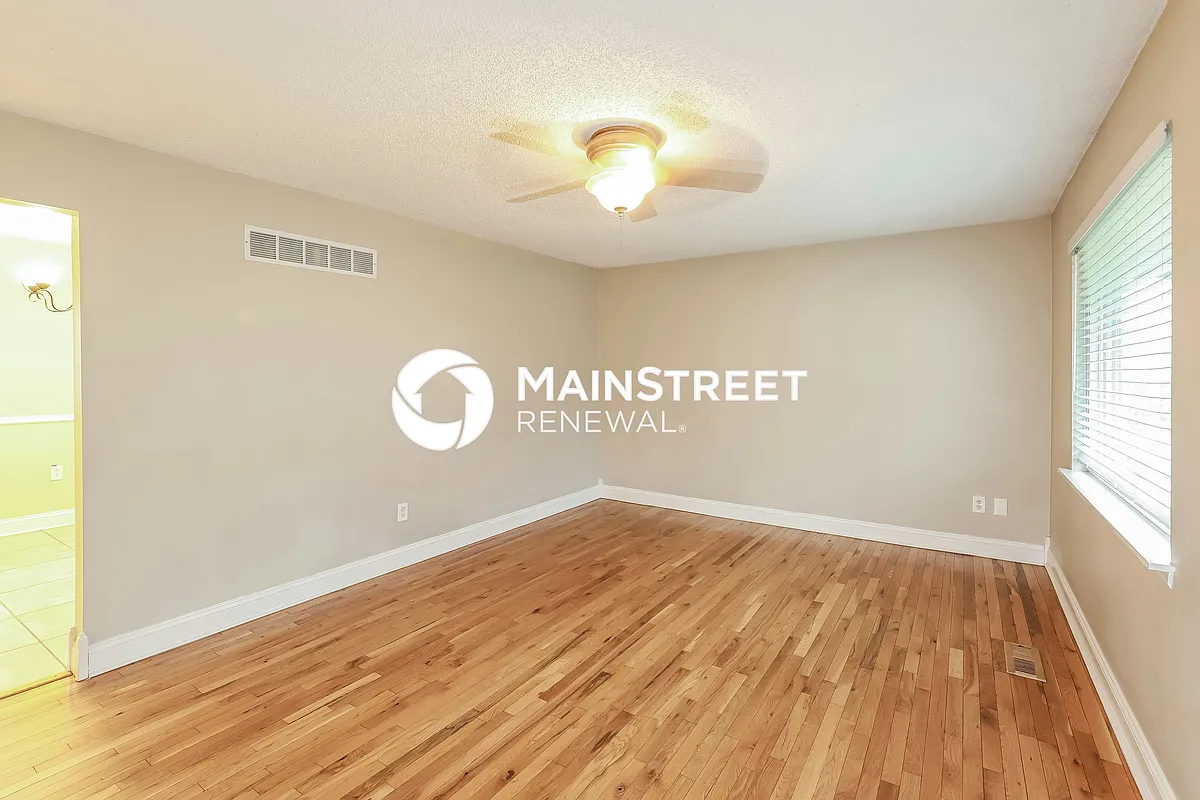 Living Room - 11521 N McGee St