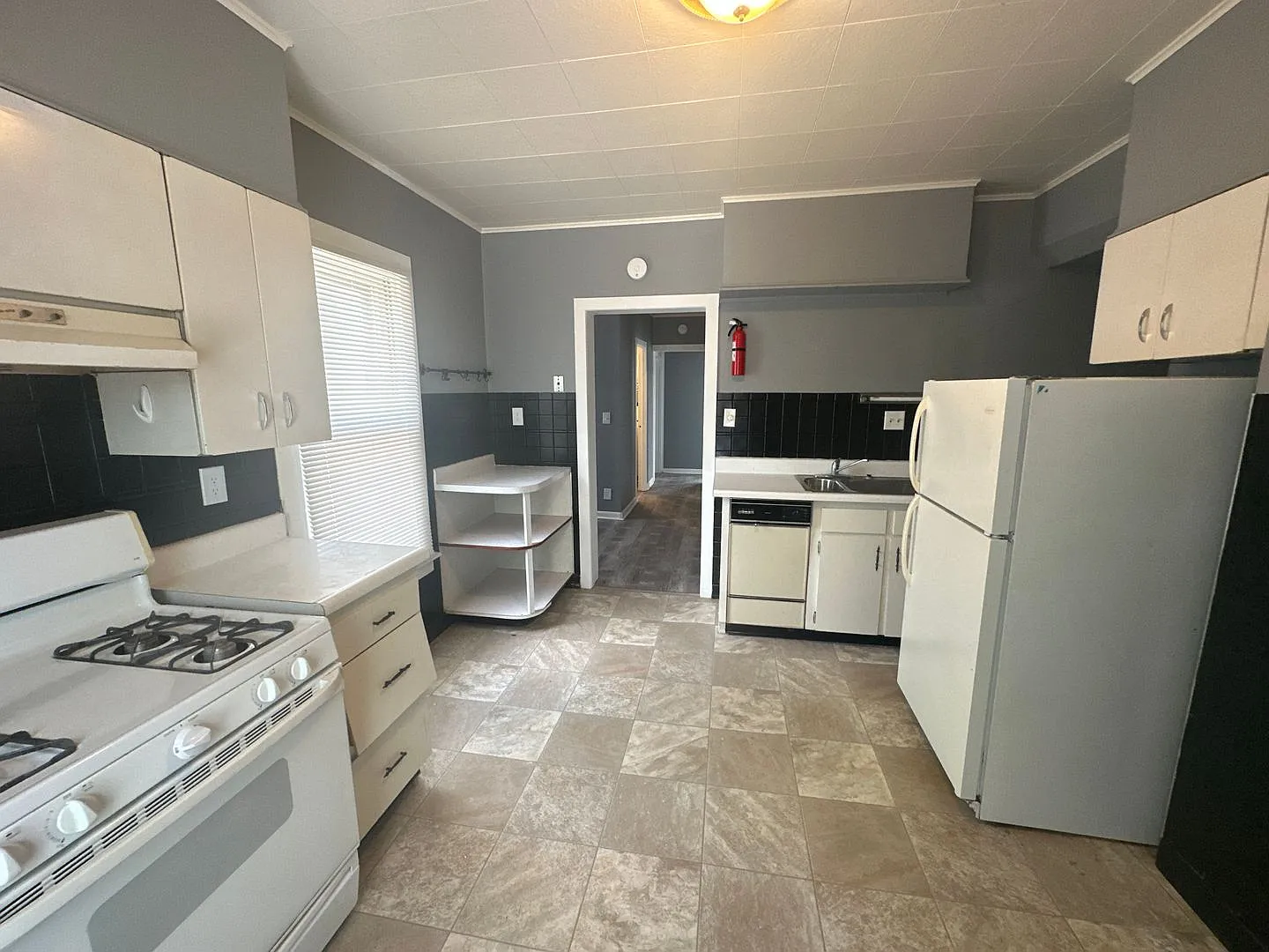 4 Bedroom Single Family — Photo 2
