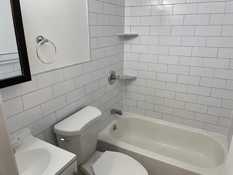 167 Glen Cove Ave #2H — Photo 4