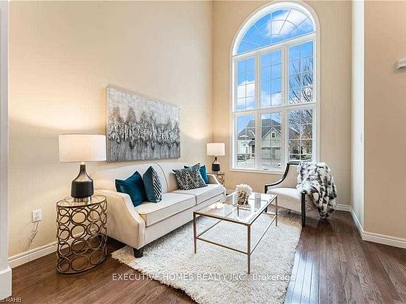 5th image of 8 Roelfson Dr