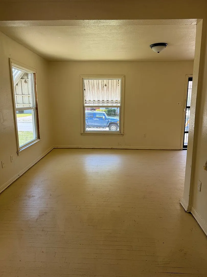 3833 Rolando St — Photo 3