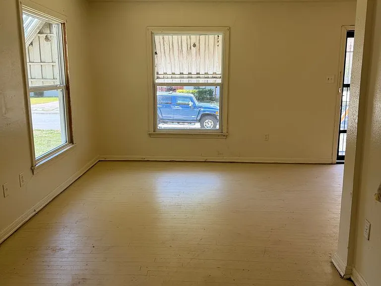 3833 Rolando Ave — Photo 3