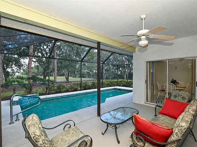 3866 Surrey Ct — Photo 43