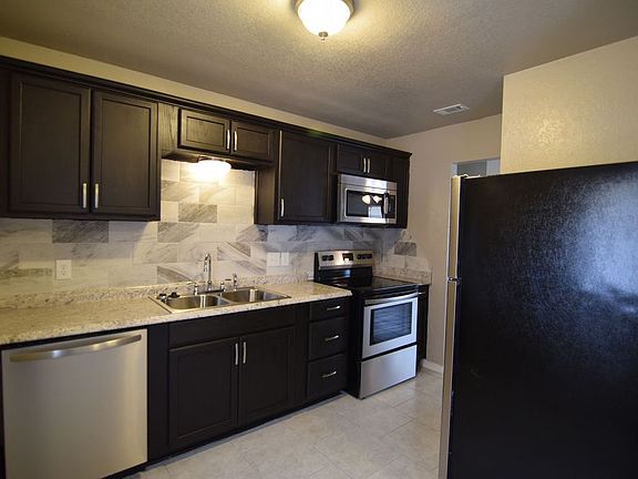 4th image of 2509 Hidden Valley Dr