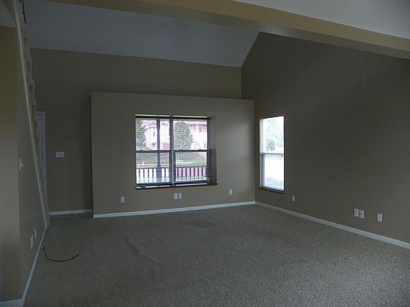 4th image of 5301 Stoneridge Dr