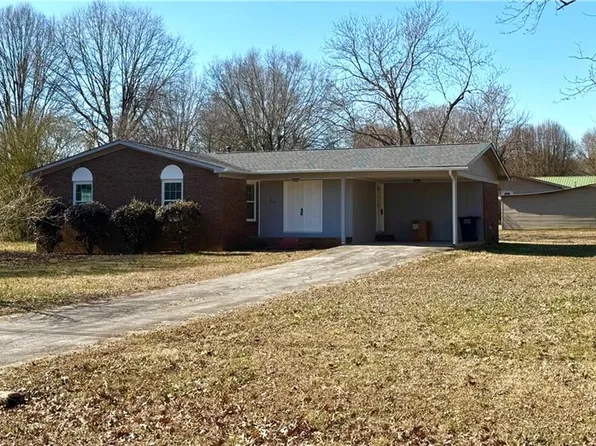 315 Stewart Dr SW, Calhoun, GA 30701