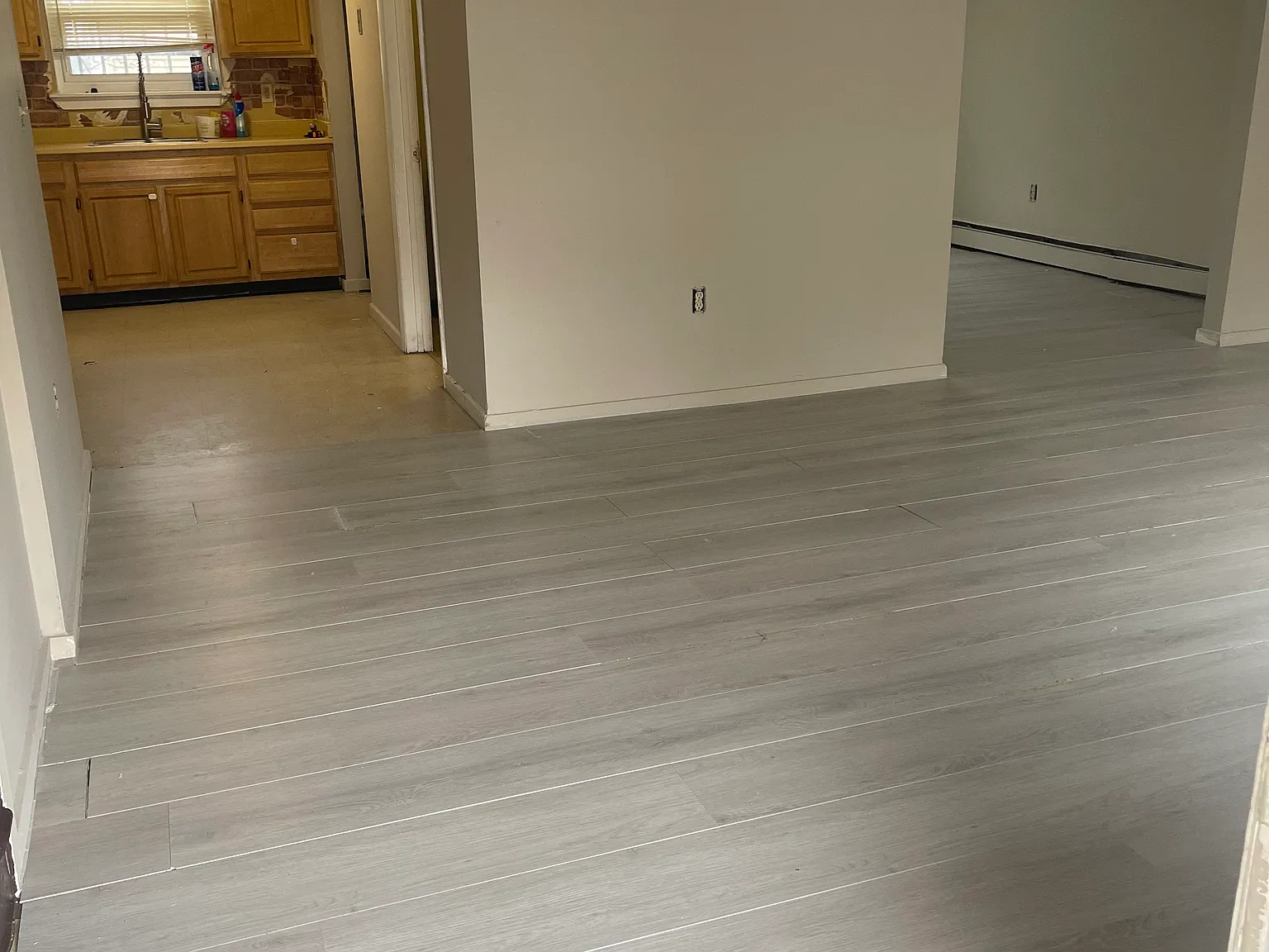 3 bed, 1.5 bath, 1320 sqft, $2,000 — Photo 2