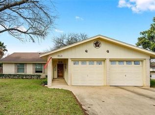813 S Guadalupe St, Lockhart, TX 78644