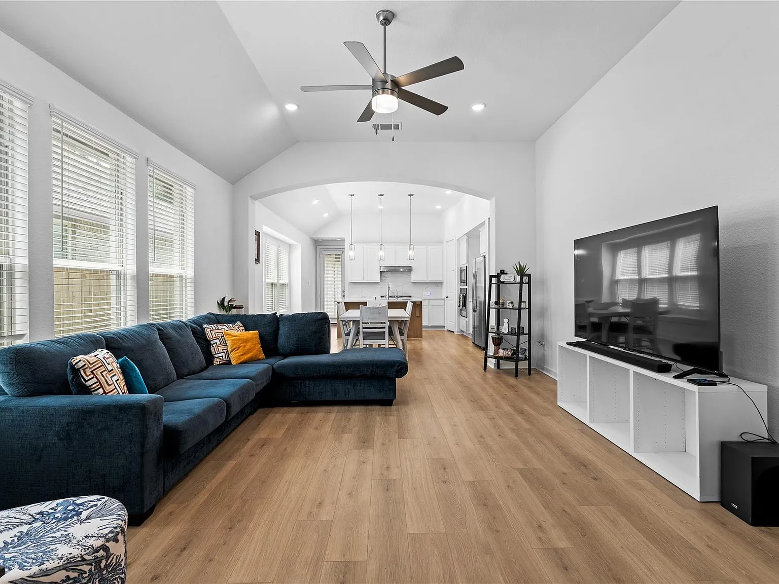 3 bed, 2.5 bath, 1917 sqft, $2,700 — Photo 4