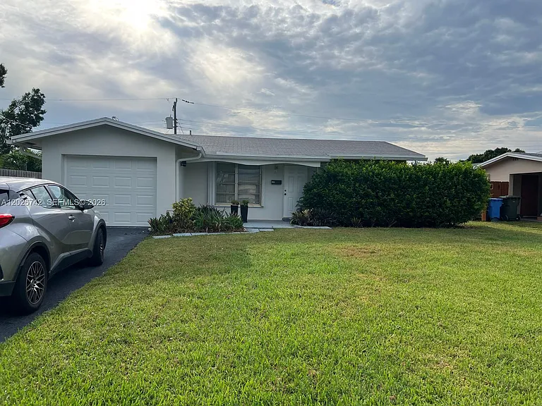 4460 NW 18th Ave — Photo 1