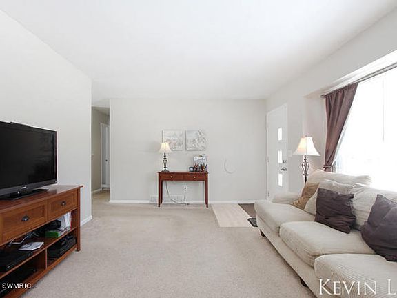 5th image of 237 Roberta Jayne Dr SE