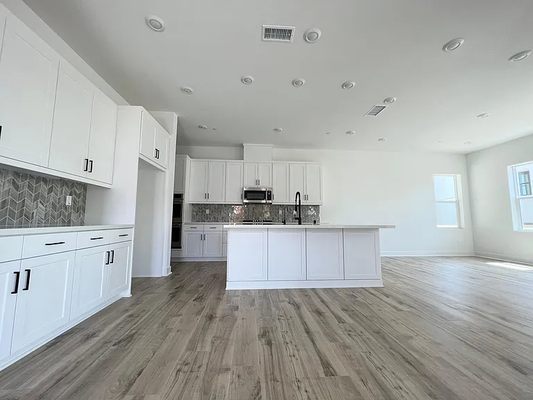 148 Yugen — Photo 1