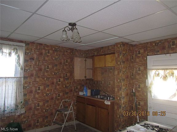 5th image of 943 Princeton Ave
