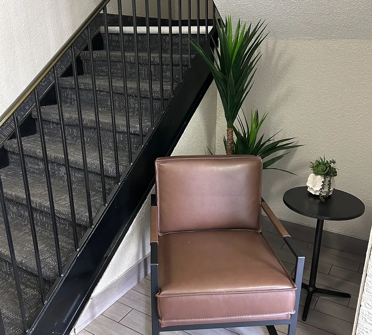 Tillson Apartments 3 - Choose your rent level - Call for Details - All utilities — Photo 3