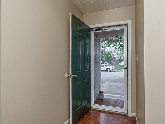 4th image of 215 Courchelle Dr