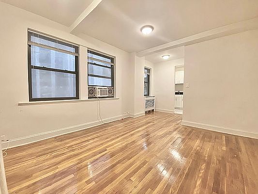 3rd image of 330 E 43rd St APT 403