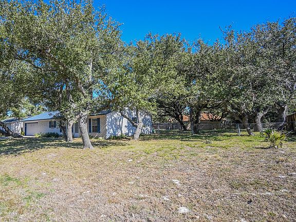 3rd image of 110 Resaca Ln