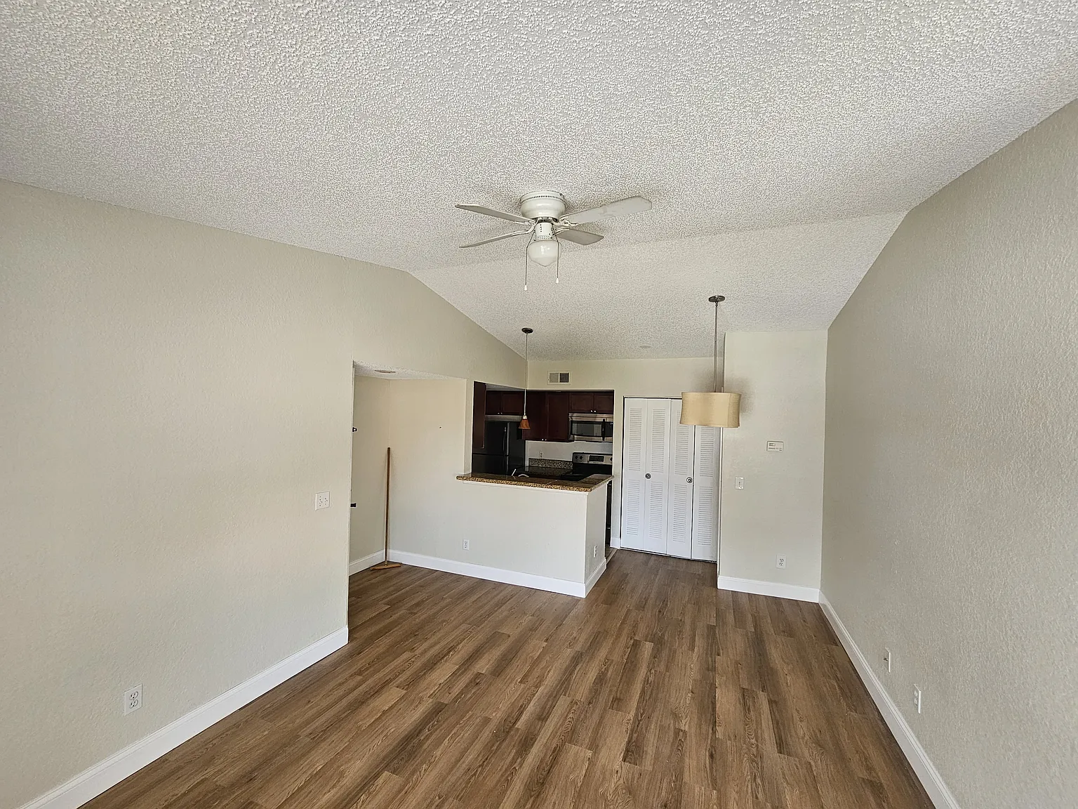 1 bed, 597 sqft, $1,200 — Photo 2