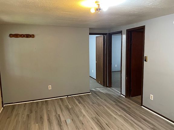 2nd image of 238-242 W Elm St #238