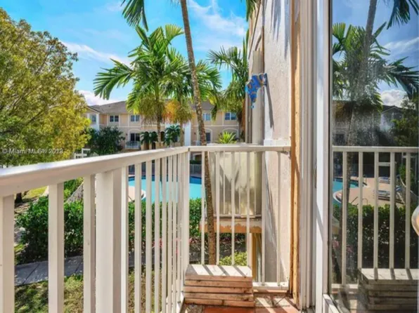 17710 NW 73rd Ave, Hialeah, FL 33015