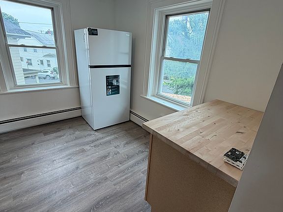 4th image of 38 Prince St #2