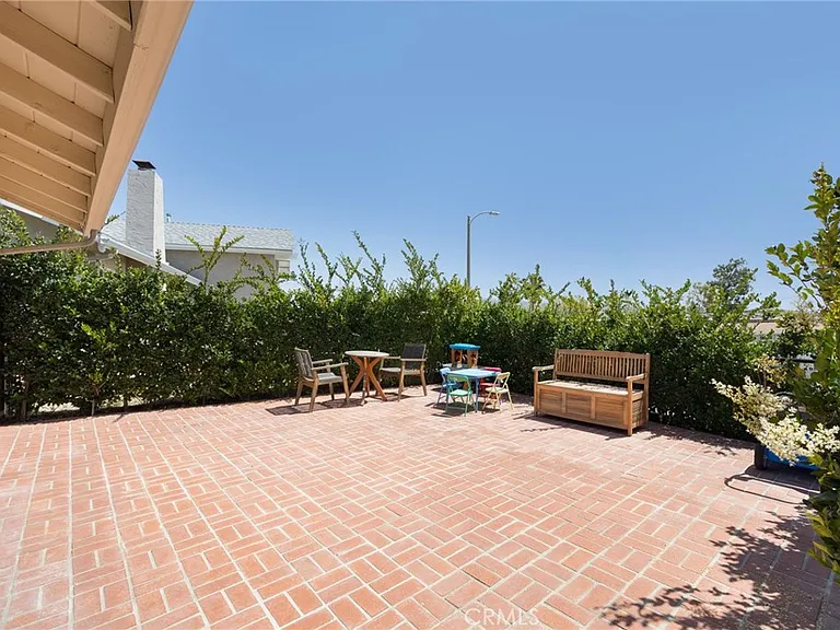 10341 Kurt St — Photo 2