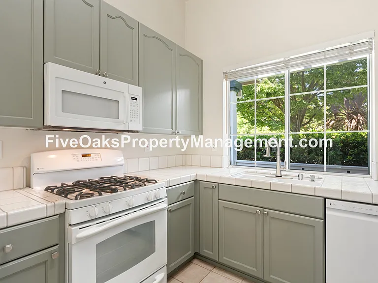 885 Rathbone Cir — Photo 6