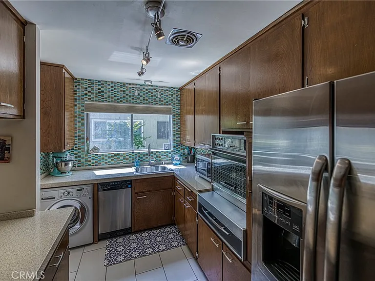 4353 Colfax Ave #13 — Photo 11