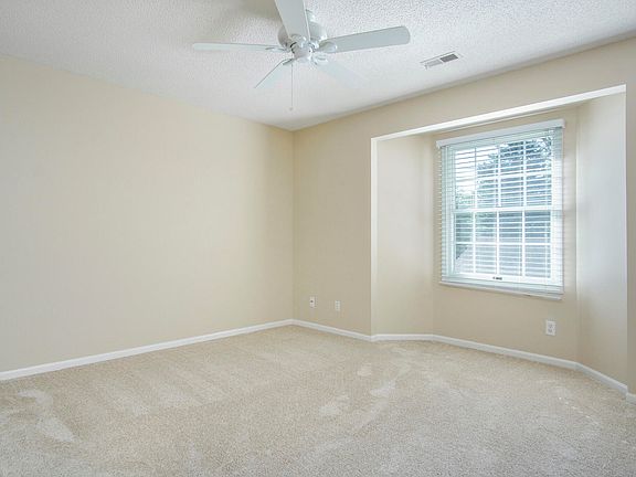 3rd image of 916 Columbus Ave