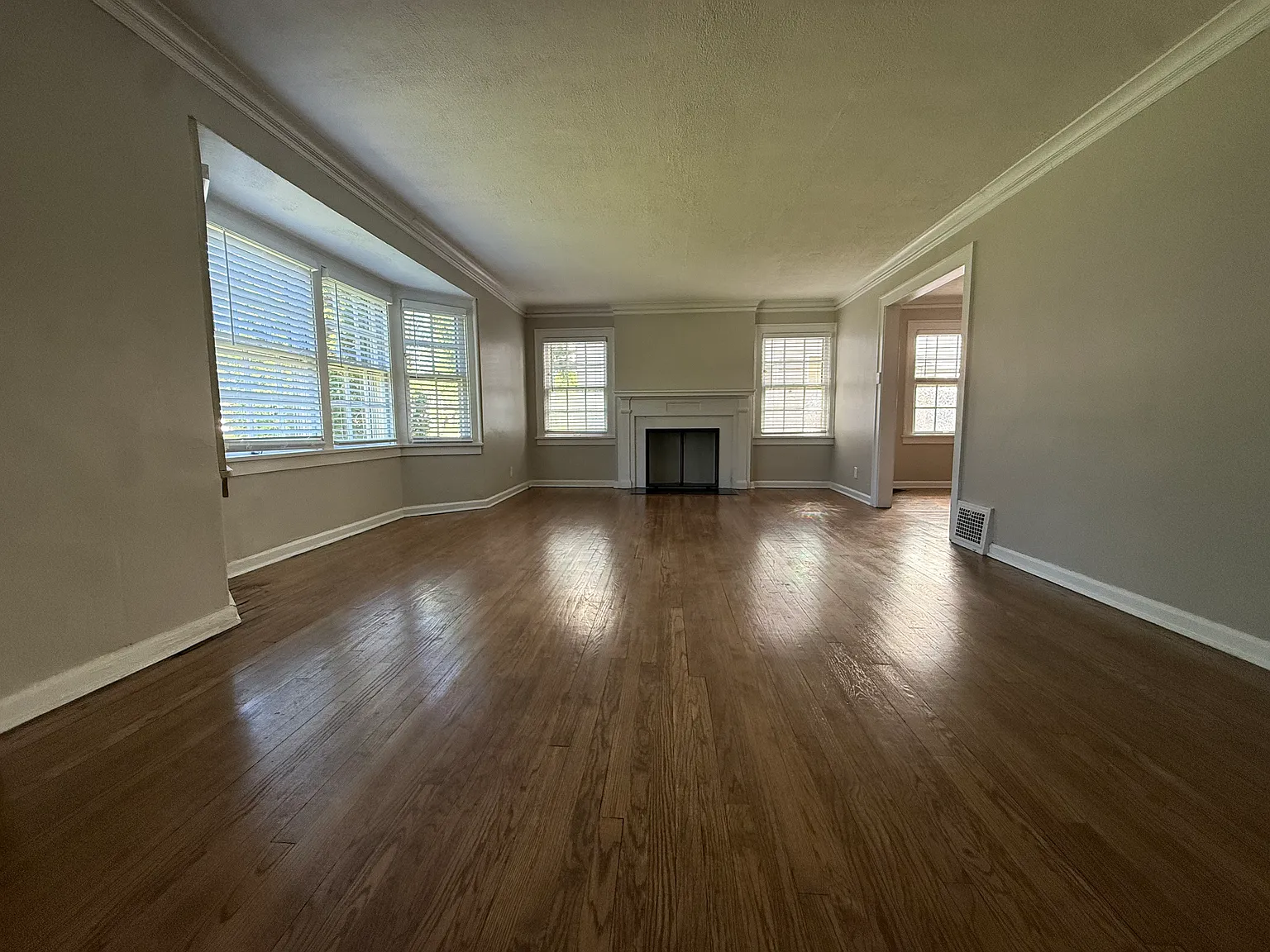 2 bed, 1500 sqft, $1,900 — Photo 4