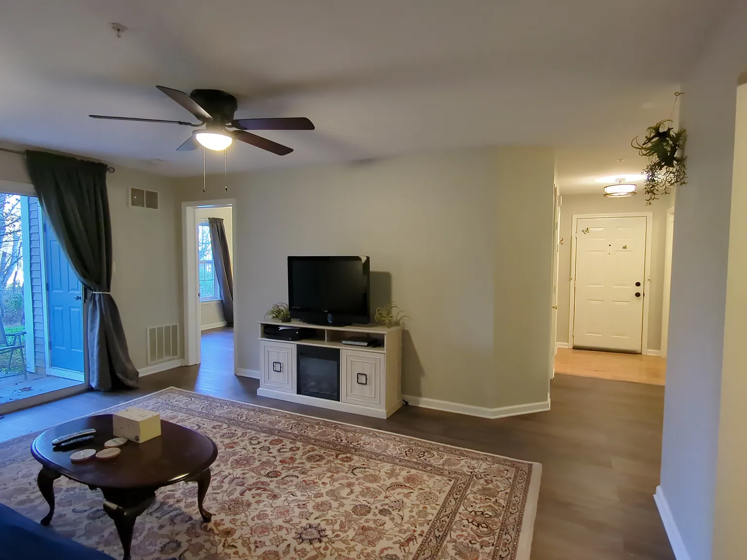 2 bed, 1040 sqft, $2,650 — Photo 4