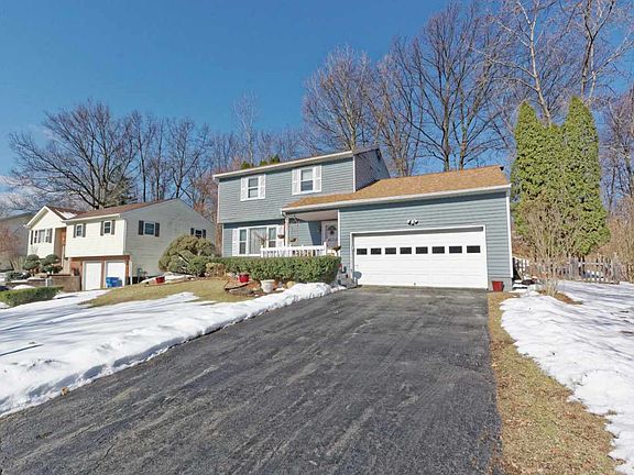2nd image of 35 Aspen Cir