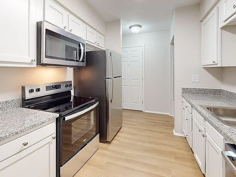 University-Oaks-3x2-C2P-Kitchen 1
