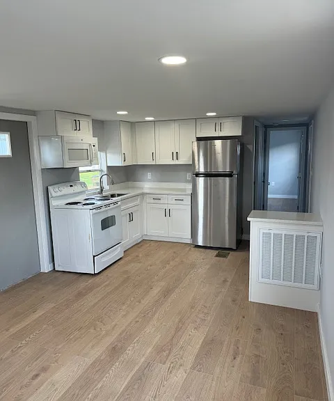 6810 Maple Ln #4 — Photo 2