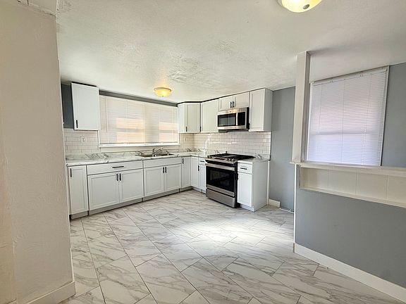 4th image of 4111 N Boulevard Ave