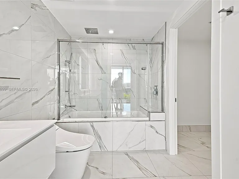 1179 E Hallandale Blvd #302 — Photo 20