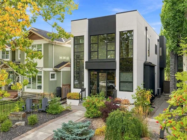 3925 E 15a St SW, Calgary, AB T2T 4C8