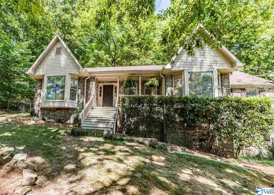1st image of 214 Deanna Dr SE
