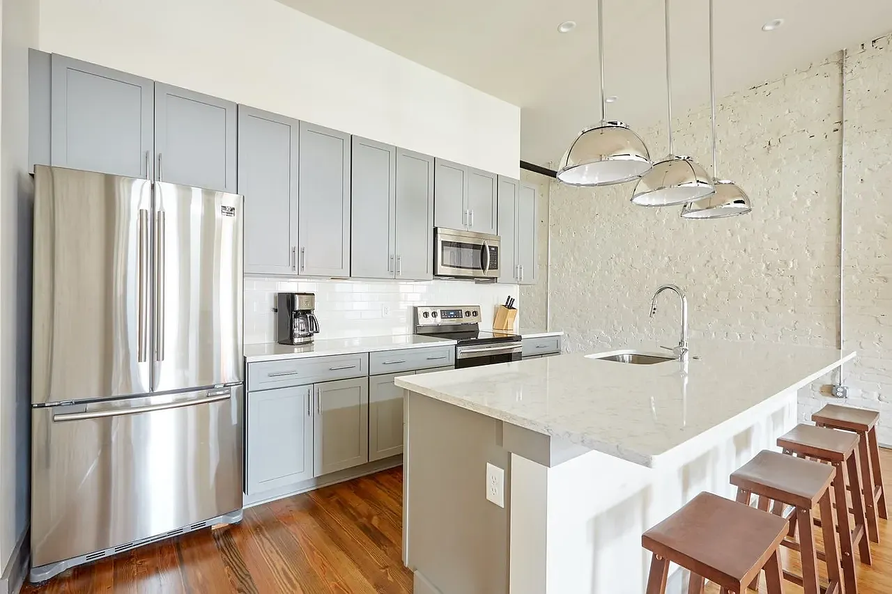 3 bed, 1000 sqft, $3,600 — Photo 2