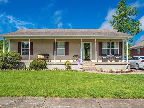 2nd image of 207 River Oaks Dr
