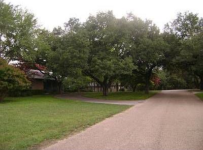 2nd image of 508 Whispering Oaks Dr